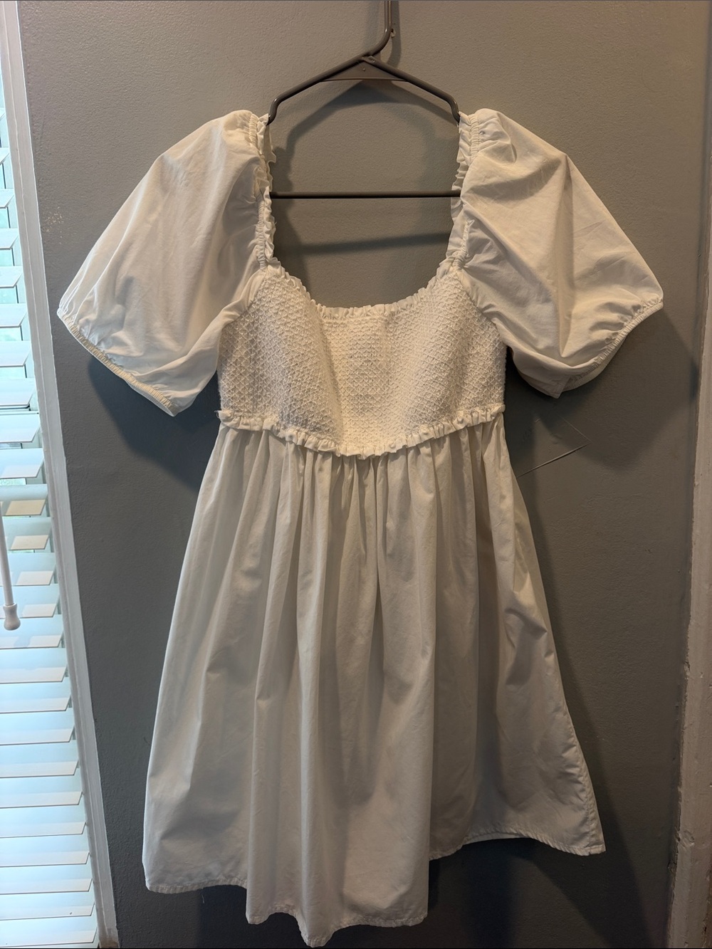 Aritzia White Smocked Puff Sleeve Dress L